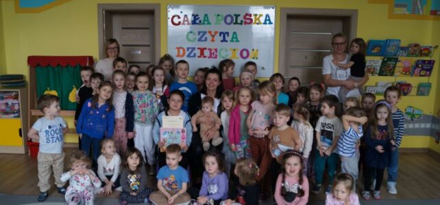 „Cała Polska czyta dzieciom”.