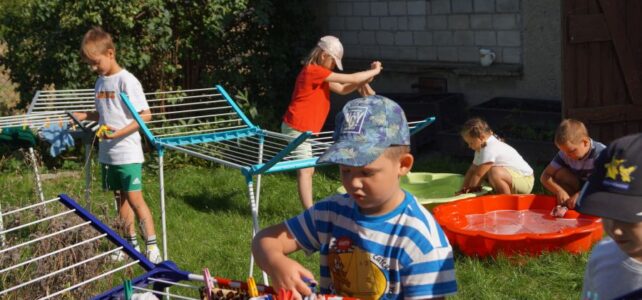 Dziś w przedszkolu wielkie pranie….. Dziś w przedszkolu wielkie pranie…..