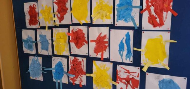 Zajęcia plastyczne u maluchów. Zajęcia plastyczne u maluchów.