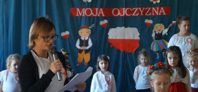 Apel z okazji Święta Niepodległości. Apel z okazji Święta Niepodległości.