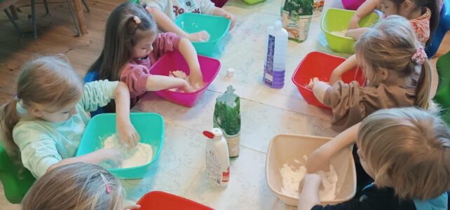 Dzień zabaw kreatywnych w grupie starszej. Dzień zabaw kreatywnych w grupie starszej.