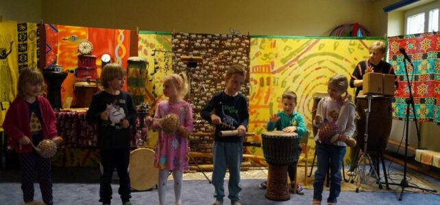 Muzyka etniczna w grupie starszej. Muzyka etniczna w grupie starszej.