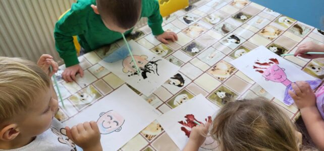 Zajęcia w grupie młodszej. Zajęcia w grupie młodszej.