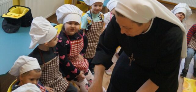 Kuchcikowo w grupie młodszej. Kuchcikowo w grupie młodszej.