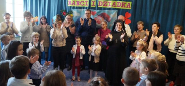 Dzień Babci i Dziadka w grupie starszej. Dzień Babci i Dziadka w grupie starszej.