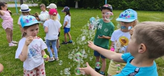Dzień zabaw kreatywnych w grupie starszej. Dzień zabaw kreatywnych w grupie starszej.